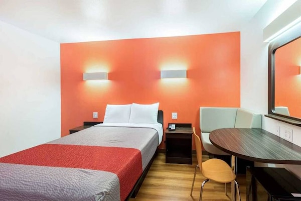 Foto van 1 tweepersoonsbed (Queensize) | Nsmk, minikoelkast - BedRoom