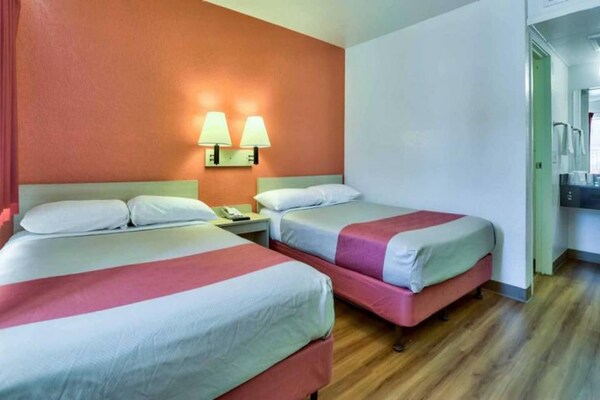 Foto van 2 tweepersoonsbedden | Koelkast - Vakantiehuis in Flaggstaff - BedRoom