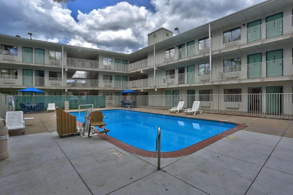 Foto van 2 tweepersoonsbedden | Magnetron | Roken mogelijk - Vakantiehuis in Flagstaff AZ - HotelSwimmingPool