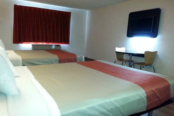 Foto van 2 tweepersoonsbedden (queensize) | Rookvrij - Vakantiehuis in Williams - BedRoom