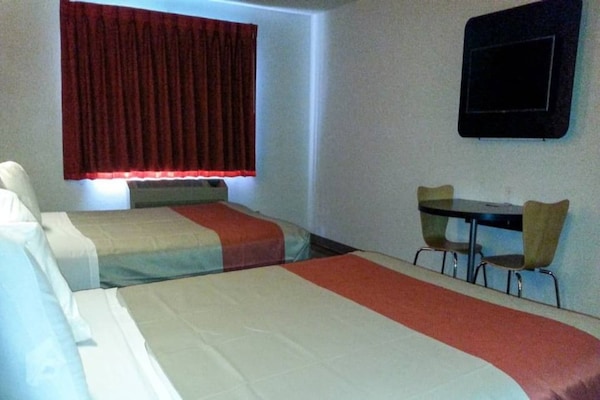 Foto van 2 tweepersoonsbedden (queensize) | Rookvrij - Vakantiehuis in Williams - BedRoom