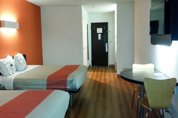 Foto van 2 tweepersoonsbedden (queensize) | Rookvrij - Vakantiehuis in Williams - BedRoom