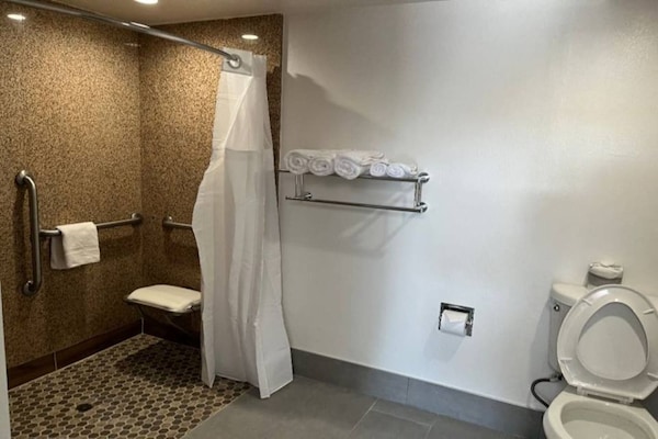 Foto van 2 tweepersoonsbedden (queensize) | Rookvrij, Keuken - Facilities