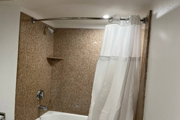 Foto van 2 tweepersoonsbedden (queensize) | Rookvrij, Keuken - Facilities