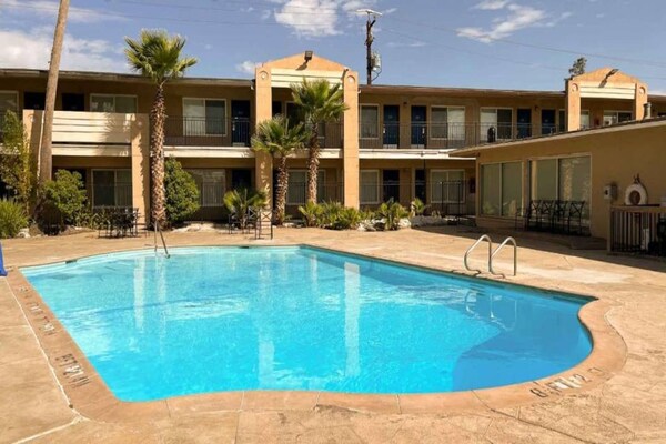 Foto van 2 tweepersoonsbedden (queensize) | Rookvrij, Keuken - Pool