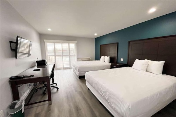 Foto van 2 tweepersoonsbedden (queensize) | Rookvrij, Keuken - BedRoom