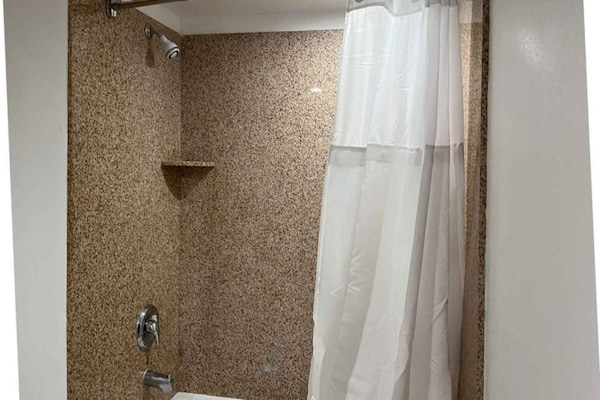 Foto van 2 tweepersoonsbedden (queensize) | Rookvrij, Keuken - BathRoom