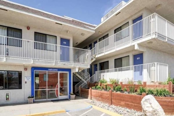 Foto van 1 tweepersoonsbed | Rookvrij, Keuken - Vakantiehuis in Casper WY - ExteriorSummer