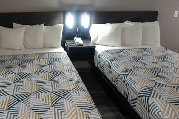Foto van 2 tweepersoonsbedden (queensize) | Rookvrij - Vakantiehuis in Winslow - BedRoom