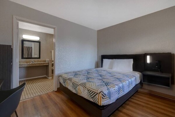 Foto van 1 kingsize bed | Rookvrij, koelkast - Vakantiehuis in Buttonwillow - BedRoom
