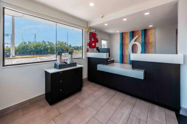 Foto van 2 tweepersoonsbedden (queensize) | Roken toegestaan - FloorPlan