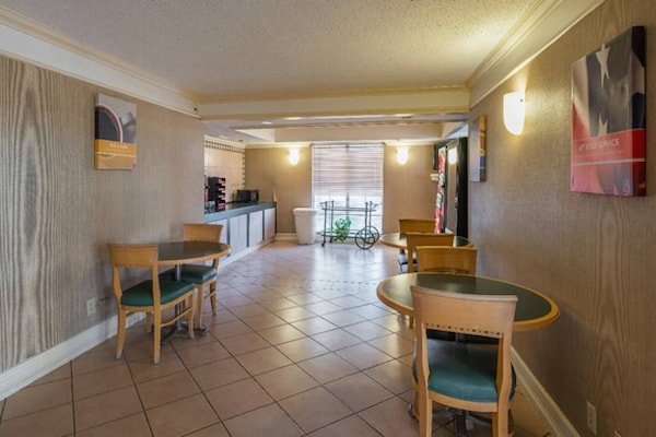 Foto van 2 tweepersoonsbedden | Roken toegestaan - Vakantiehuis in Grand Prairie - Facilities