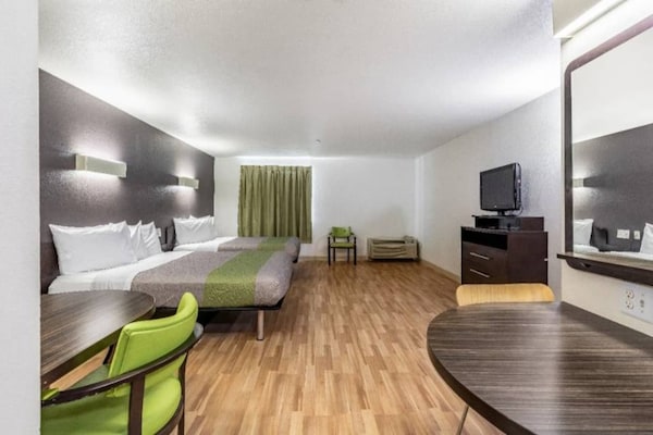 Foto van 2 tweepersoonsbedden | Suite, rookvrij, keuken - Vakantiehuis in Orange - Facilities