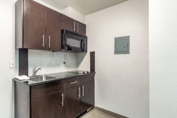 Foto van 2 tweepersoonsbedden | Suite, rookvrij, keuken - Vakantiehuis in Orange - Facilities