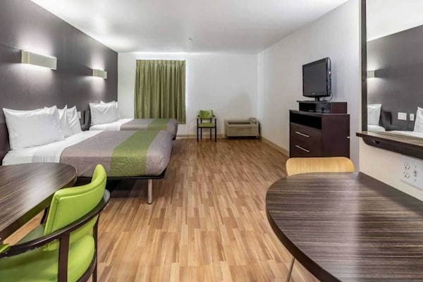 Foto van 2 tweepersoonsbedden | Suite, rookvrij, keuken - Vakantiehuis in Orange - BedRoom