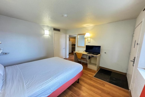 Foto van 1 tweepersoonsbed | Suite, rookvrij, keuken - Vakantiehuis in Casper WY - BedRoom