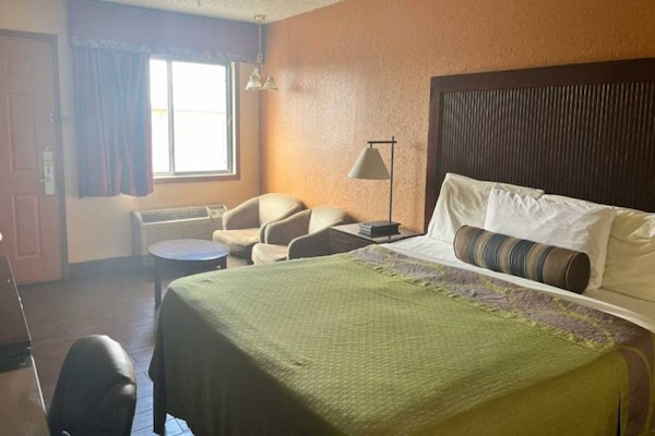 Foto van 1 kingsize bed | Rookvrij, koelkast - Vakantiehuis in Deming NM - BedRoom