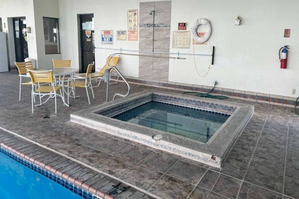 Foto van 1 kingsize bed | Rookvrij, koelkast - Vakantiehuis in Deming NM - Pool