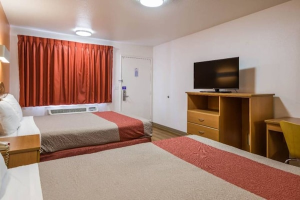 Foto van 2 tweepersoonsbedden (queensize) | Roken toegestaan - BedRoom