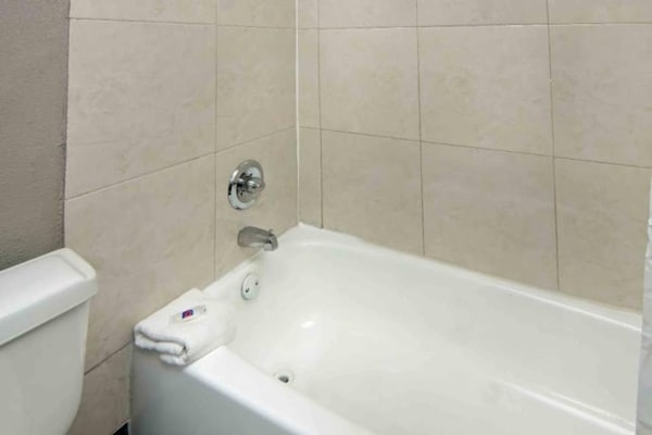 Foto van 2 tweepersoonsbedden (queensize) - Vakantiehuis in Fort Worth TX - BathRoom
