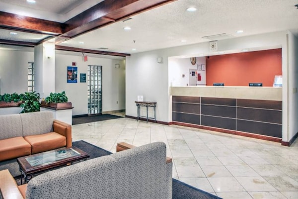 Foto van 2 tweepersoonsbedden | Suite, Nsmk, slaapbank - Vakantiehuis in Dallas - FloorPlan