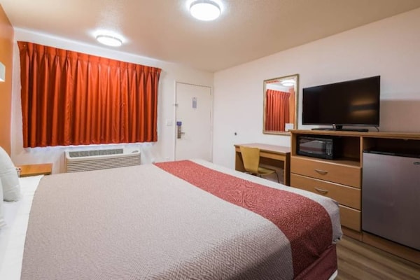 Foto van 1 tweepersoonsbed (queensize) | Niet-roken, koelkast (Micfridge) - BedRoom