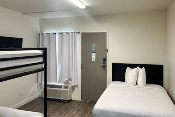 Foto van 1 tweepersoonsbed (queensize) | Rookvrij, Keuken - Vakantiehuis in Pasco - BedRoom