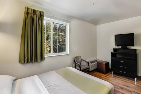 Foto van 1 tweepersoonsbed (queensize) | Mobiliteit | Niet-roken - BedRoom