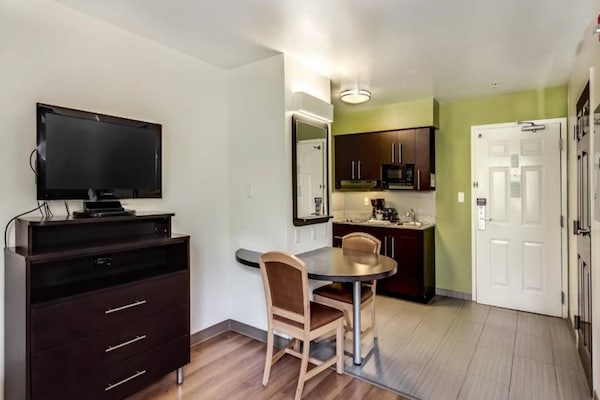 Foto van 1 tweepersoonsbed (queensize) | Mobiliteit | Niet-roken - Kitchen
