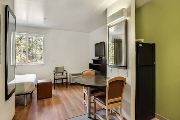 Foto van 1 tweepersoonsbed (queensize) | Mobiliteit | Niet-roken - BedRoom
