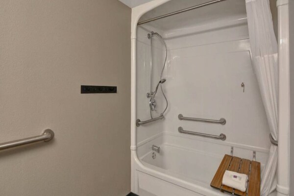 Foto van 2 tweepersoonsbedden | Rookvrij, Keuken - Vakantiehuis in Jacksonville - BathRoom
