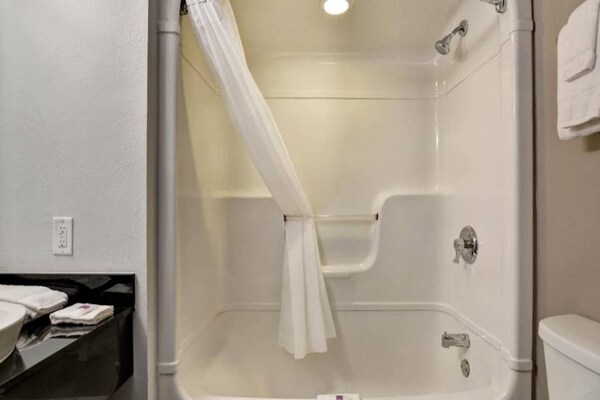 Foto van 2 tweepersoonsbedden | Rookvrij, Keuken - Vakantiehuis in Jacksonville - BathRoom