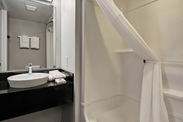 Foto van 2 tweepersoonsbedden | Rookvrij, Keuken - Vakantiehuis in Jacksonville - BathRoom