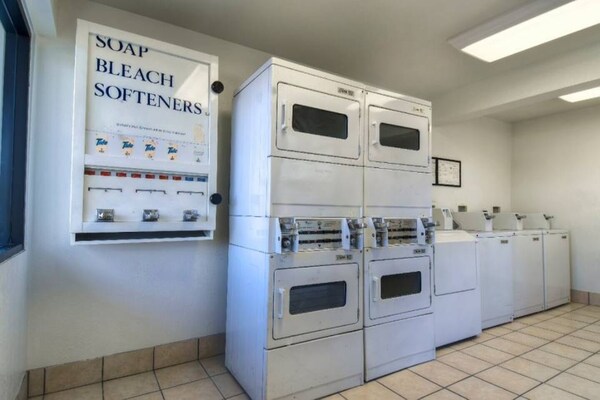 Foto van 1 tweepersoonsbed | Douche (conform ADA/RI-richtlijnen) - Facilities
