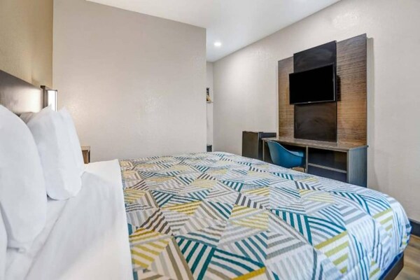 Foto van 1 tweepersoonsbed | Rolstoeltoegankelijke/RI-douche - BedRoom