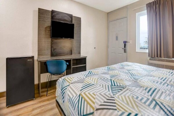 Foto van 1 tweepersoonsbed | Rolstoeltoegankelijke/RI-douche - BedRoom