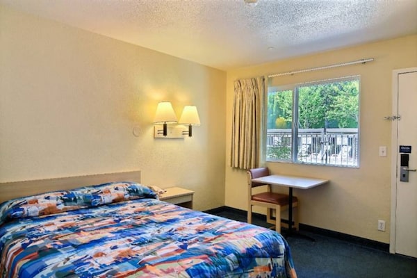 Foto van 1 tweepersoonsbed | Rolstoeltoegankelijke/RI-douche - BedRoom
