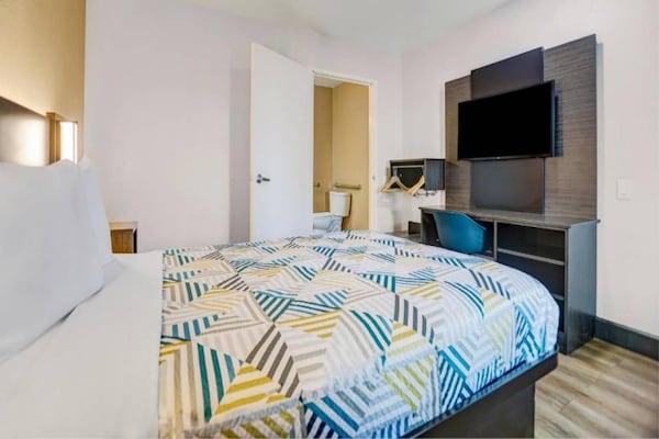 Foto van 1 tweepersoonsbed | Rolstoeltoegankelijke/RI-douche - BedRoom