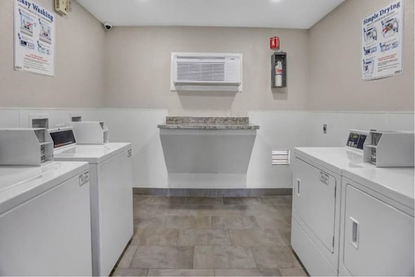 Foto van 1 tweepersoonsbed | Rolstoeltoegankelijke/RI-douche - Facilities