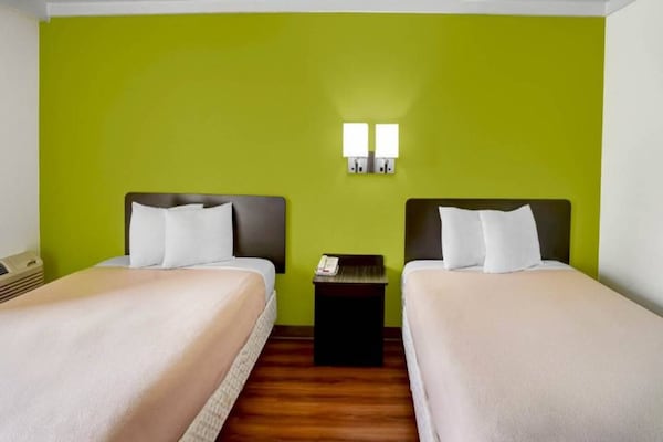 Foto van 2 tweepersoonsbedden | Nsmk, Micfridge - Vakantiehuis in Lawrenceville - BedRoom