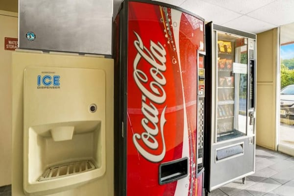 Foto van 2 tweepersoonsbedden | Nsmk, Micfridge - Vakantiehuis in Lawrenceville - FloorPlan