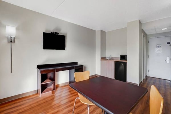Foto van 2 tweepersoonsbedden | Nsmk, Micfridge - Vakantiehuis in Lawrenceville - BedRoom