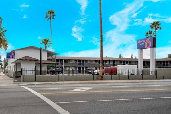 Foto van 2 tweepersoonsbedden (queensize) | (Micfridge) - Vakantiehuis in San Bernardino - ExteriorSummer