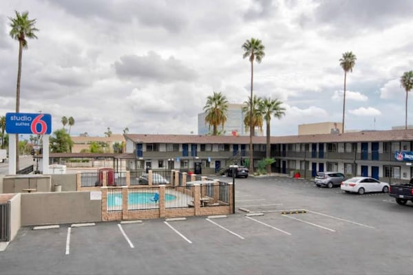 Foto van 2 tweepersoonsbedden (queensize) | (Micfridge) - Vakantiehuis in San Bernardino - ExteriorSummer