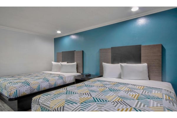 Foto van 2 tweepersoonsbedden (queensize) | (Micfridge) - Vakantiehuis in San Bernardino - BedRoom