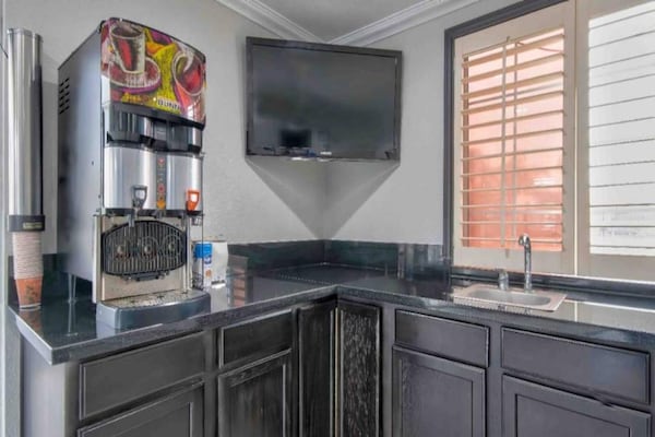 Foto van 2 tweepersoonsbedden (queensize) | (Micfridge) - Vakantiehuis in San Bernardino - Facilities
