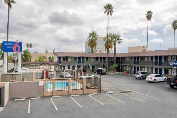 Foto van 2 tweepersoonsbedden (queensize) | (Micfridge) - Vakantiehuis in San Bernardino - ExteriorSummer