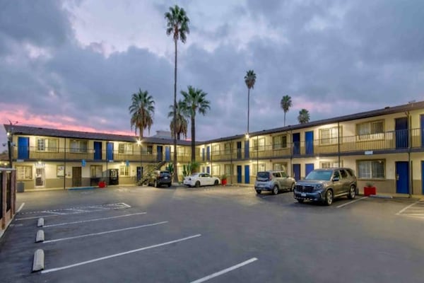 Foto van 2 tweepersoonsbedden (queensize) | (Micfridge) - Vakantiehuis in San Bernardino - ExteriorSummer