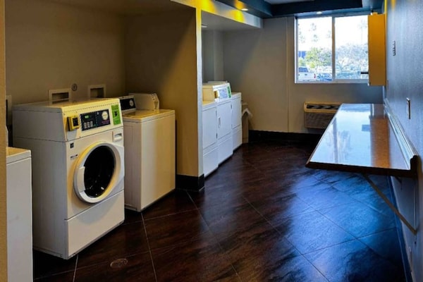 Foto van 2 tweepersoonsbedden (queensize) | Niet-roken, koelkast (Micfridge) - Facilities