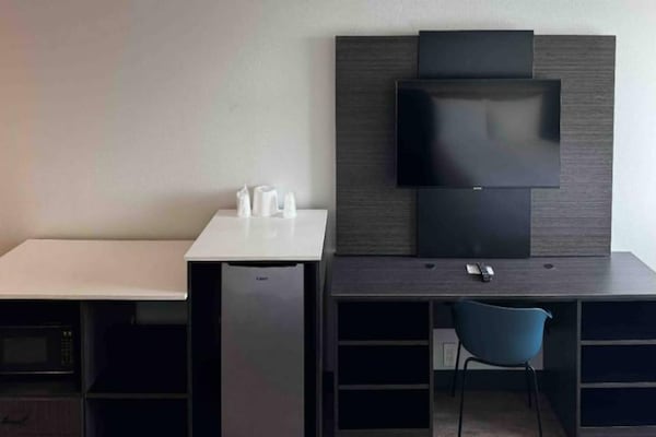 Foto van 2 tweepersoonsbedden (queensize) | Niet-roken, koelkast (Micfridge) - Facilities